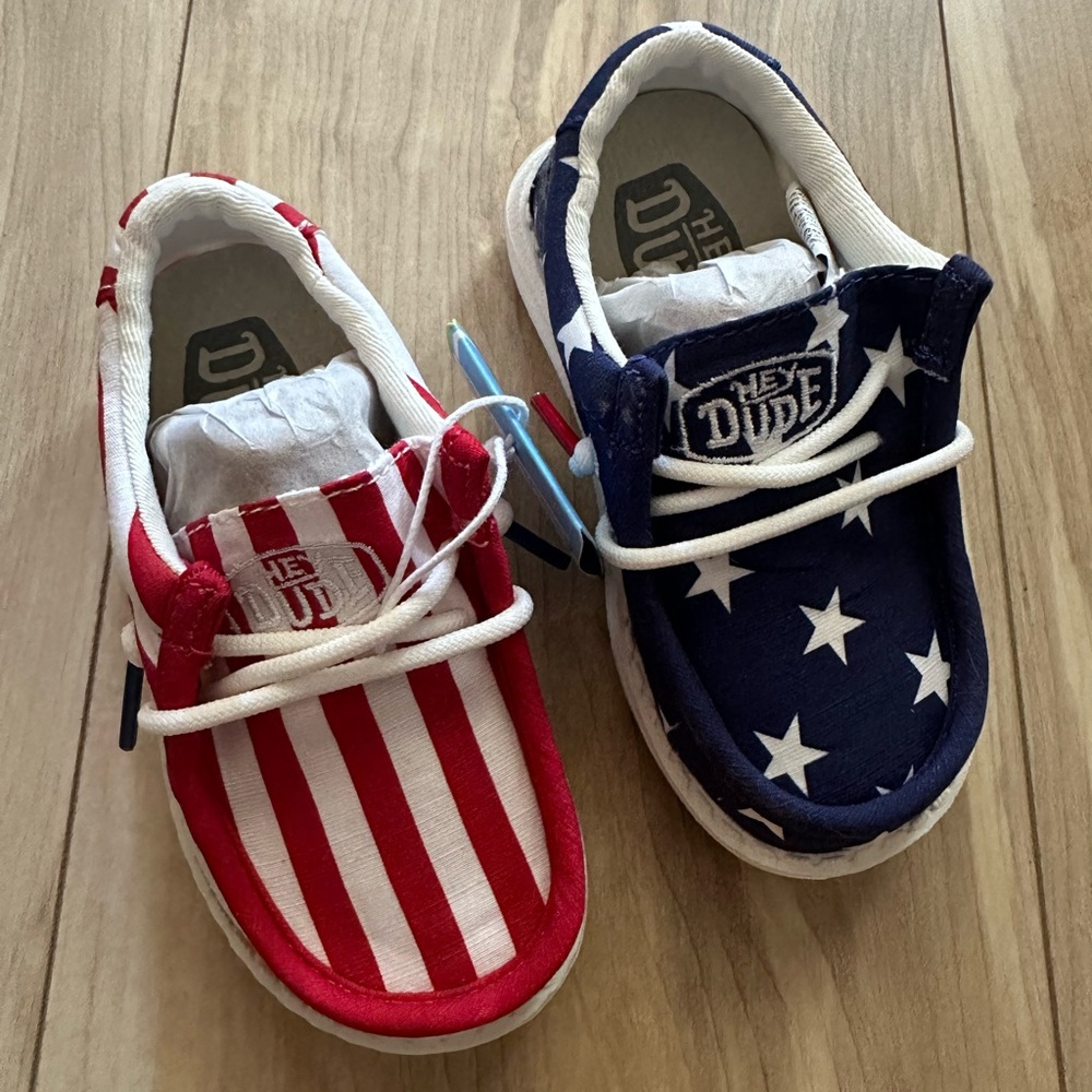 NWT toddler size 7 Hey Dudes, America print